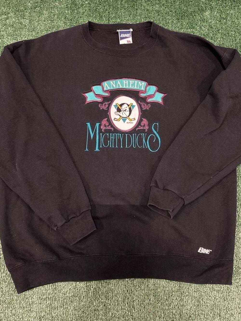 Vintage 90s Bike Anaheim Mighty Ducks Embroidered Crewneck Sweatshirt XL